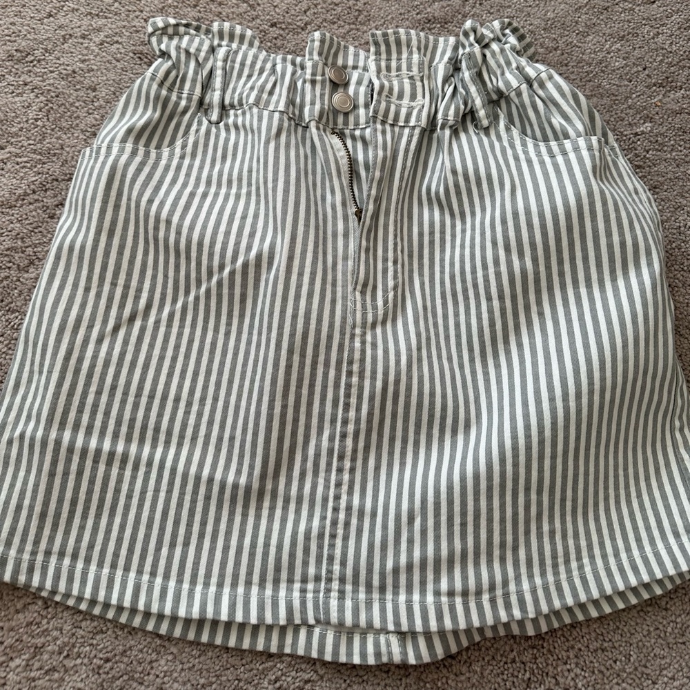 Mini skirt grey and white stripped